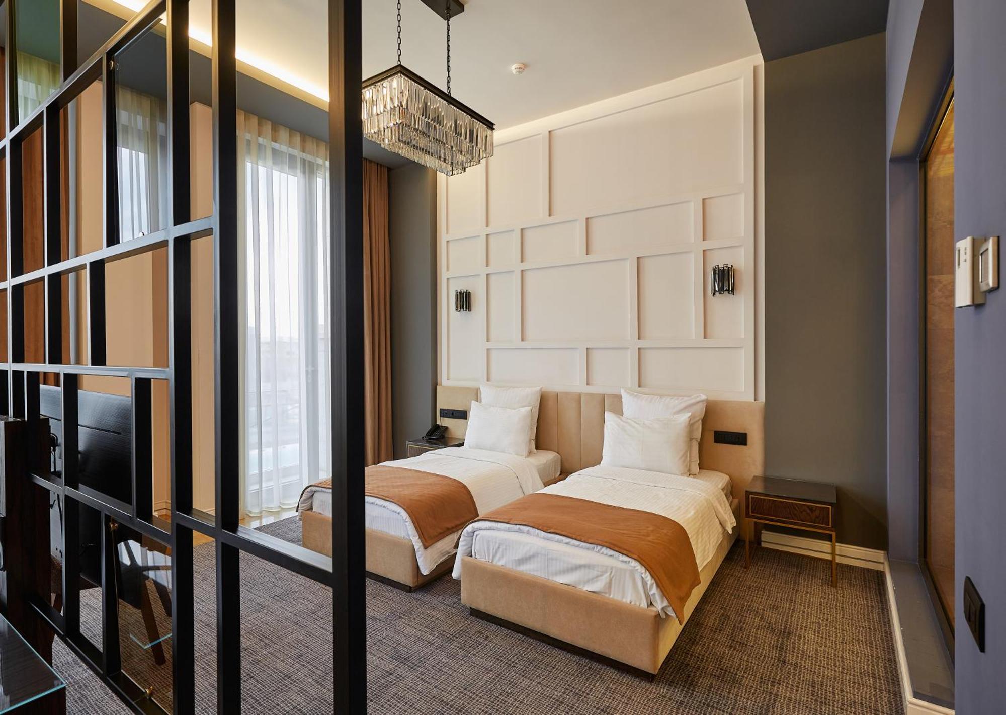 Aghababyan'S Hotel Erévan Extérieur photo A room at the hotel