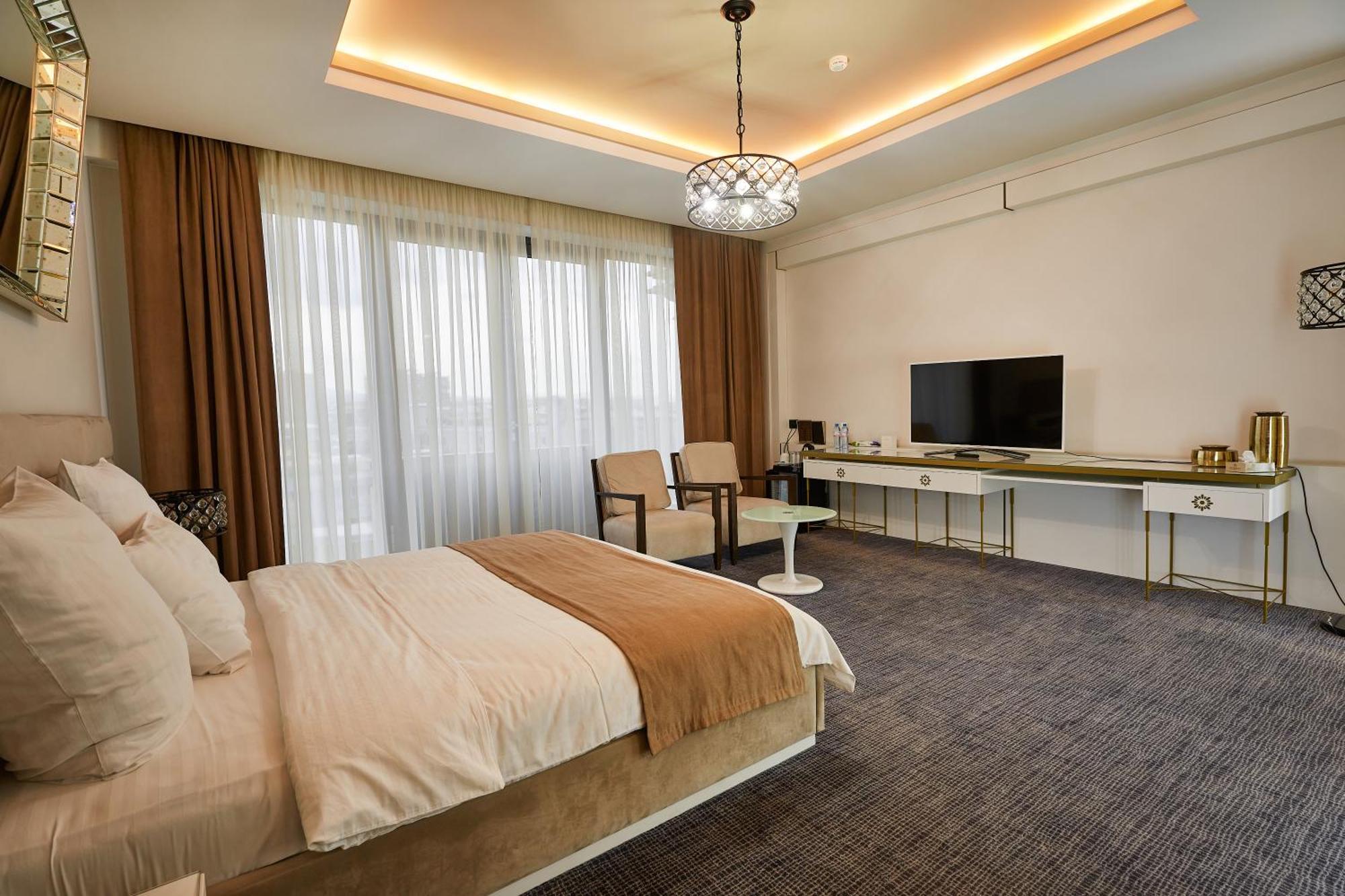 Aghababyan'S Hotel Erévan Extérieur photo A bedroom at the hotel