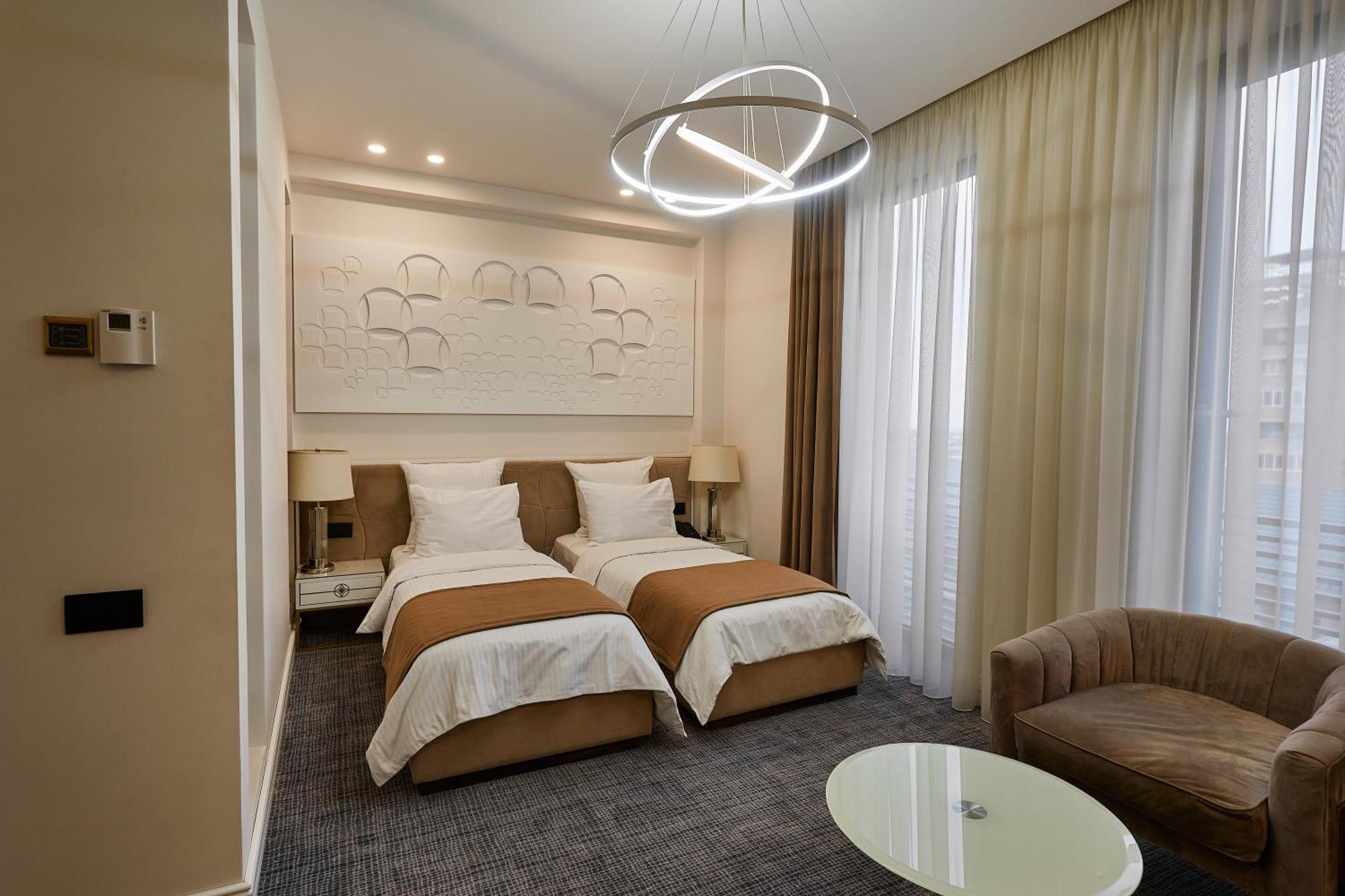 Aghababyan'S Hotel Erévan Chambre photo A room at the hotel