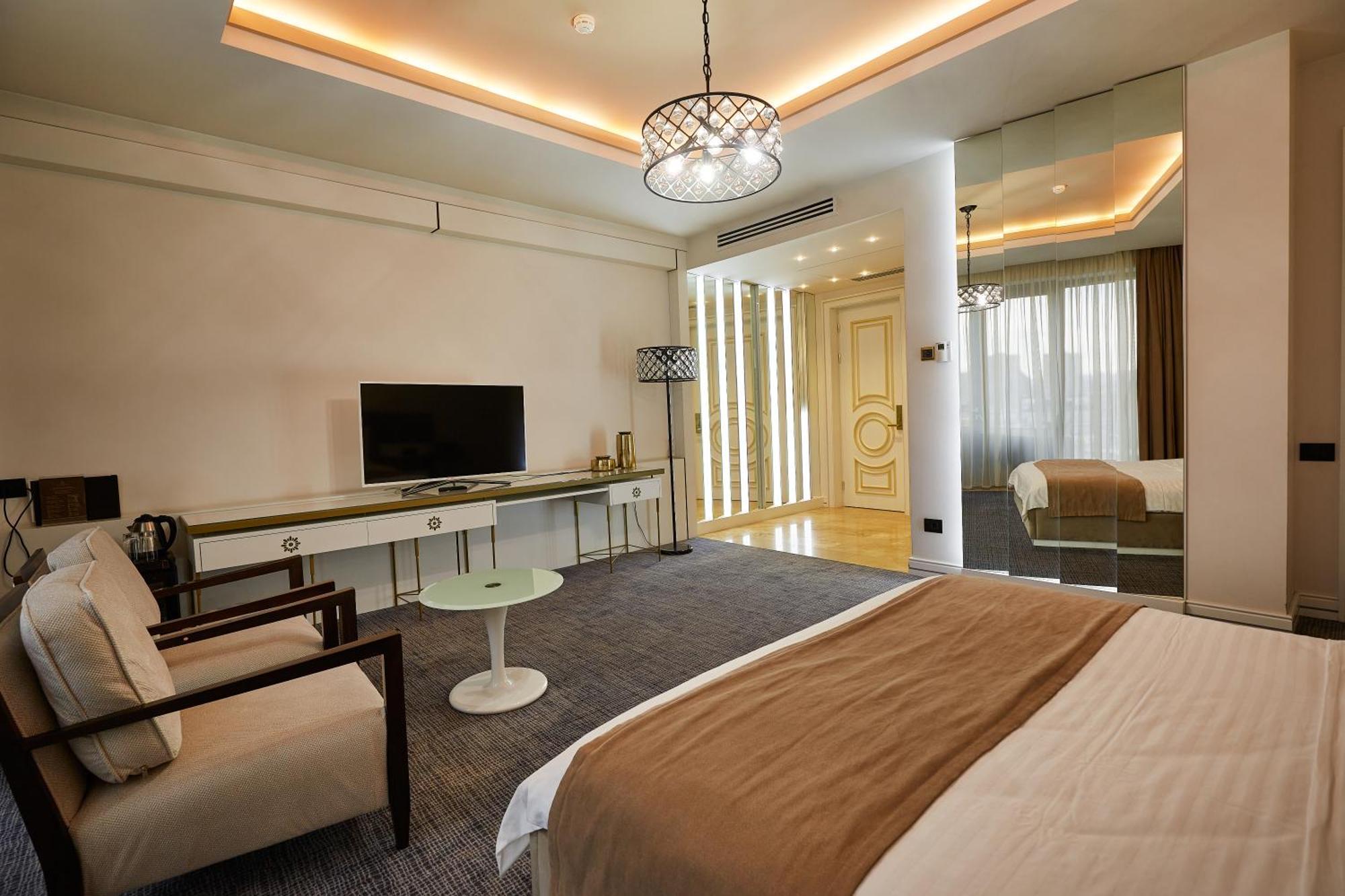 Aghababyan'S Hotel Erévan Chambre photo A room at the hotel