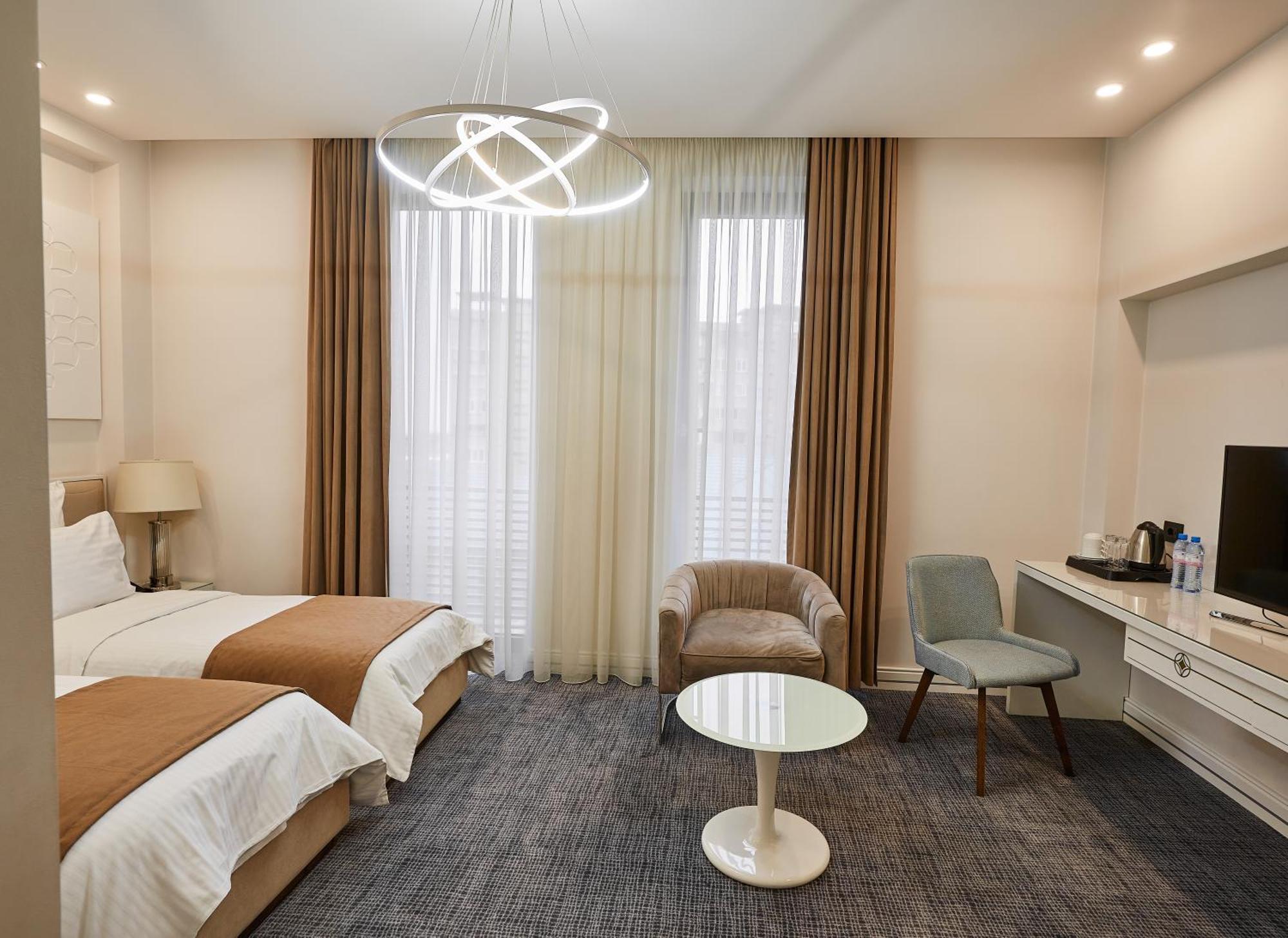 Aghababyan'S Hotel Erévan Chambre photo A room at the hotel