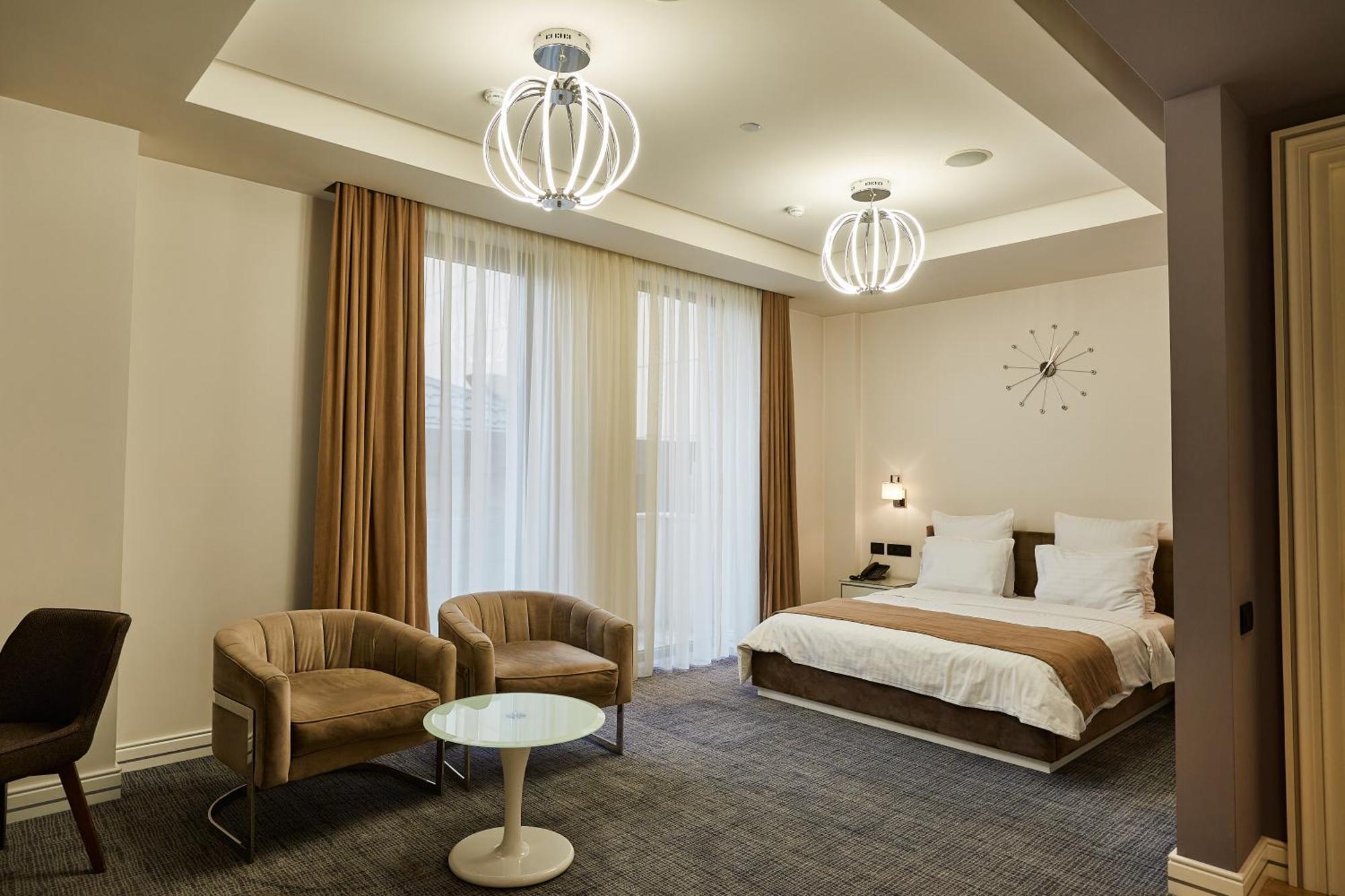 Aghababyan'S Hotel Erévan Chambre photo A room at the hotel