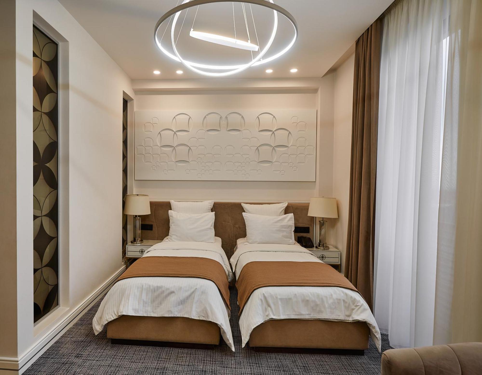 Aghababyan'S Hotel Erévan Chambre photo A room at the hotel