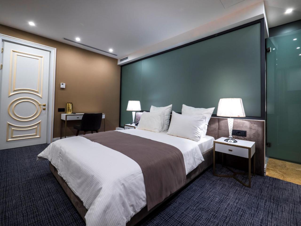 Aghababyan'S Hotel Erévan Extérieur photo Deluxe room