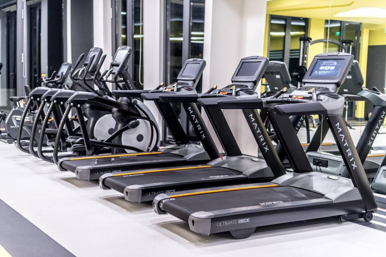 Aghababyan'S Hotel Erévan Extérieur photo Treadmills in a gym