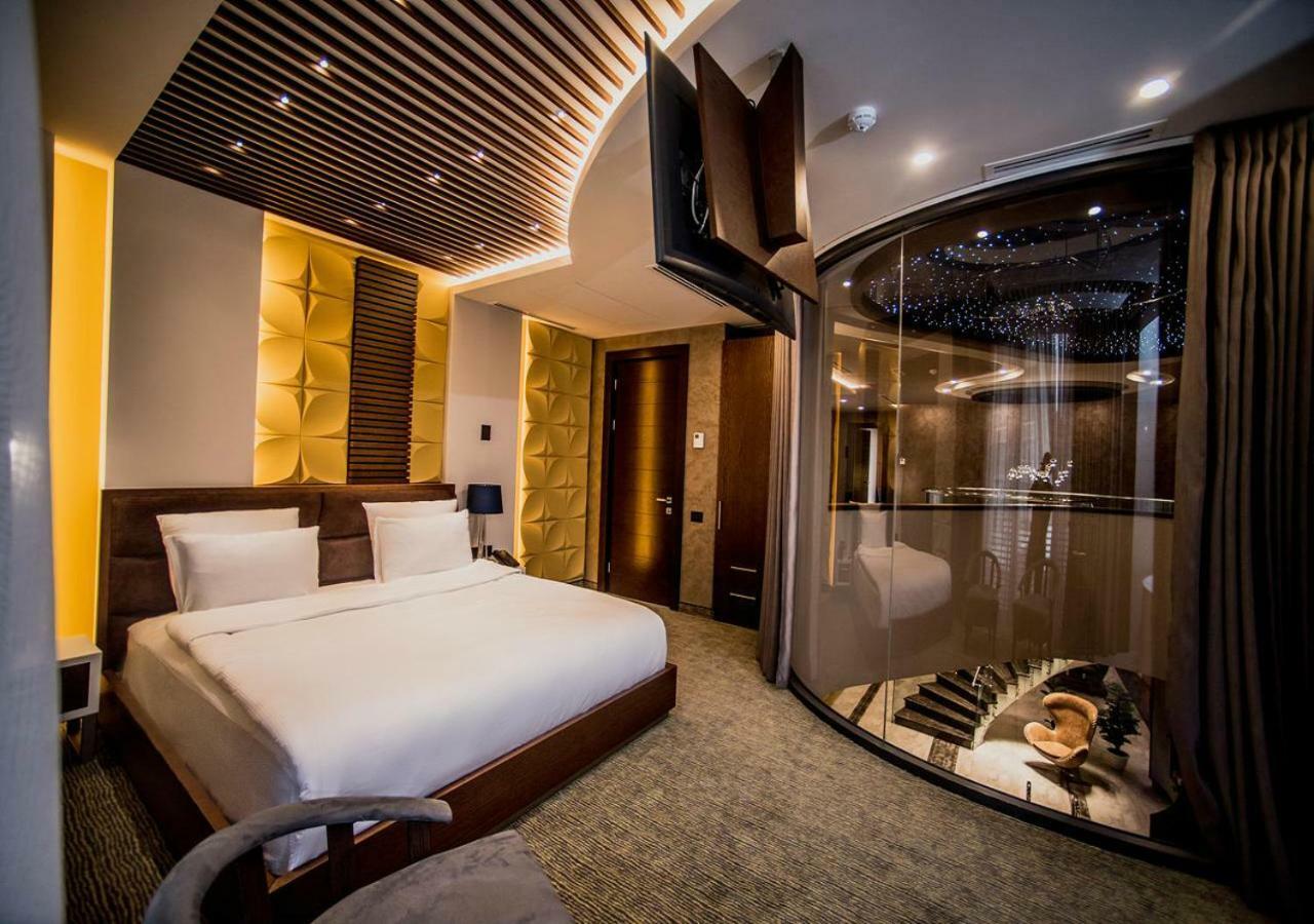 Aghababyan'S Hotel Erévan Extérieur photo A suite at the hotel